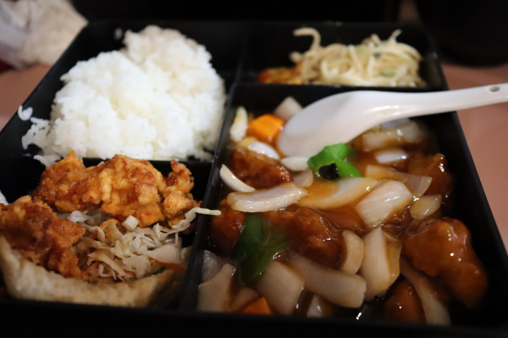 器がインスタ向きだね。梁山泊（りょうざんぱく）で酢豚ランチ。...の画像