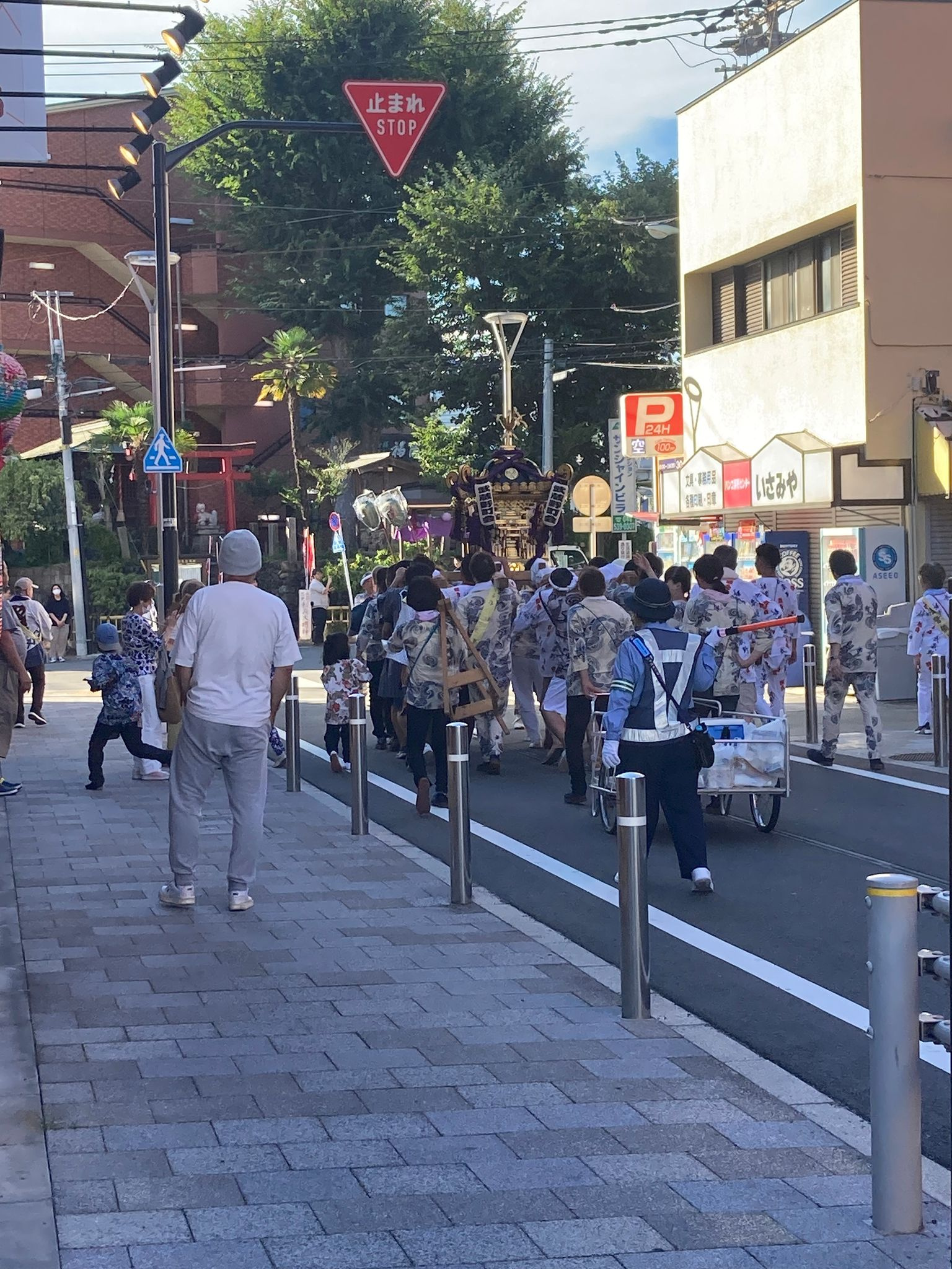 今日はどこも祭りやってますね♪の画像