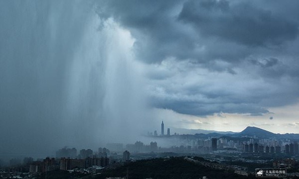 ゲリラ豪雨の画像