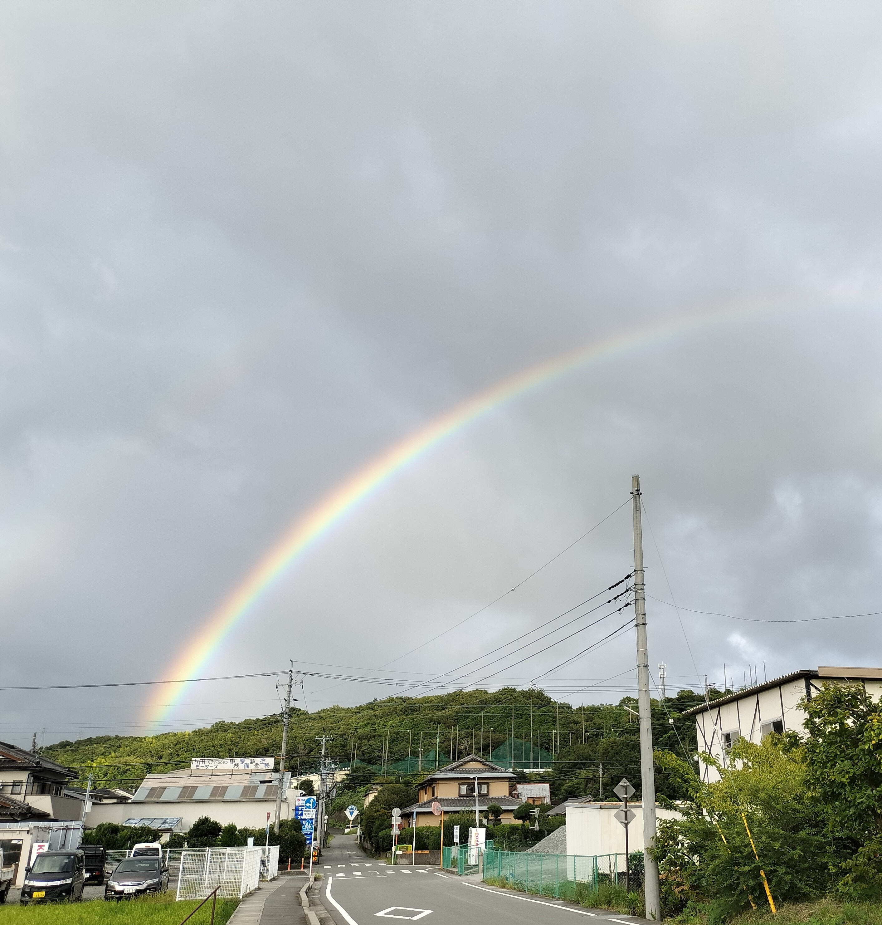 曇天に現れた架け橋の画像