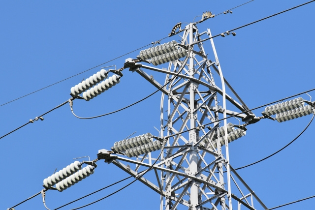 送電線の下にある不動産を売却したい方必見！売却価格に影響があ...の画像
