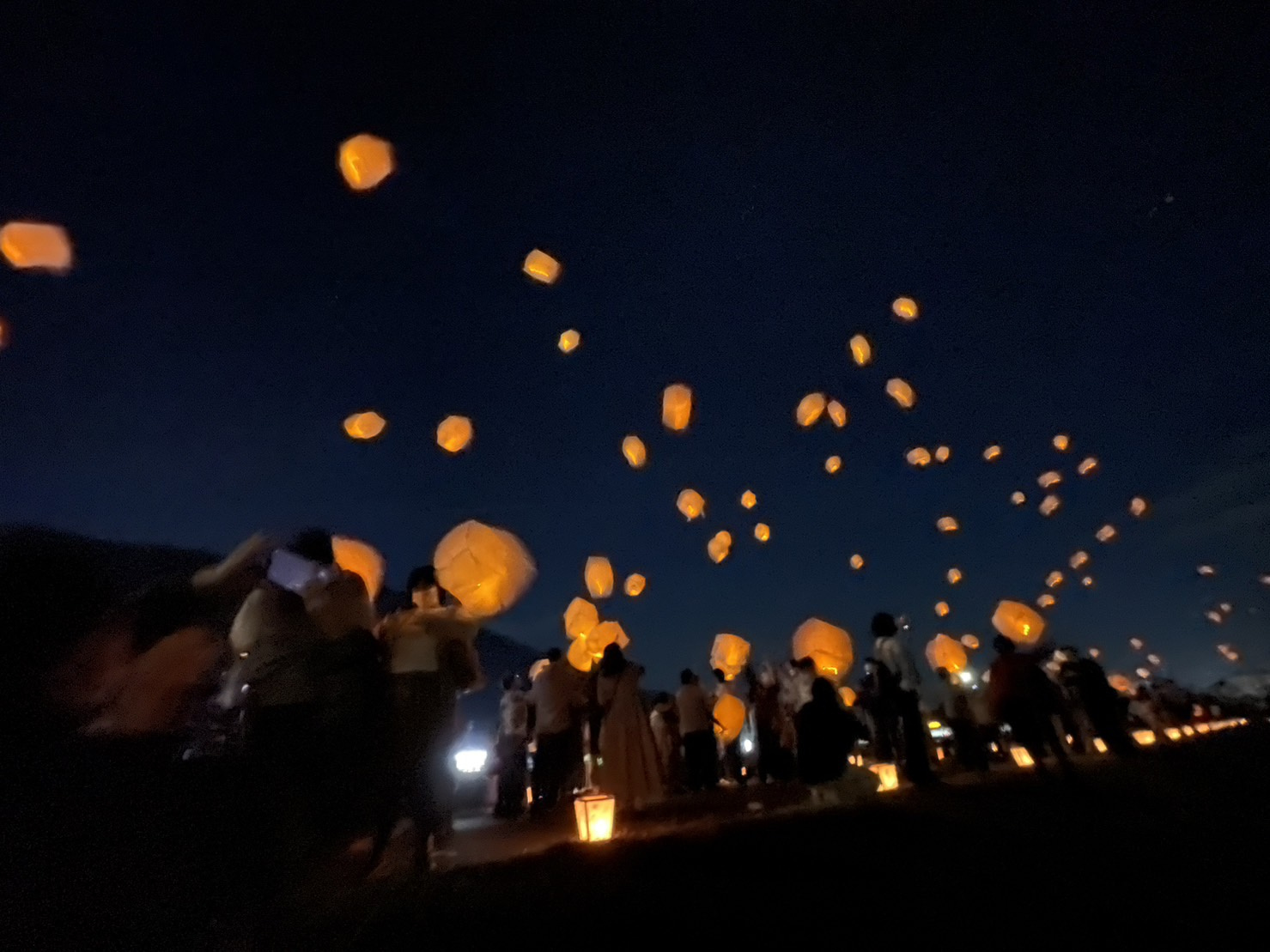 大洲市新谷　松本零士さんを偲んで　スカイランタンが夜空を舞い...の画像
