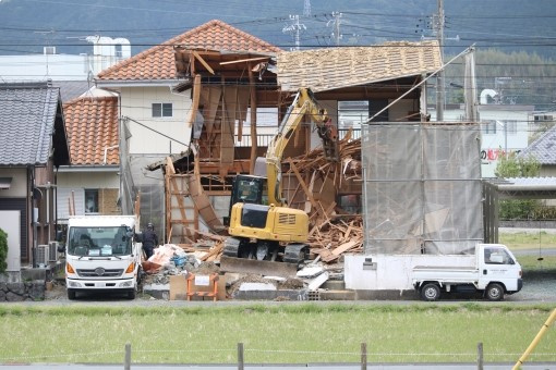 特定空き家の管理方法と将来の利益について考えるの画像