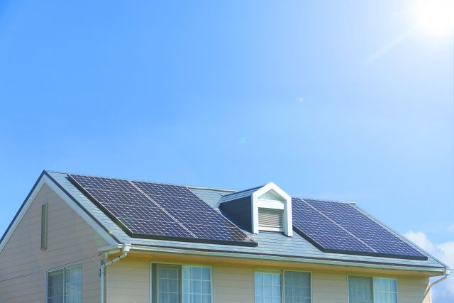 太陽光発電の家を売却する方法は？高く売るコツを解説の画像