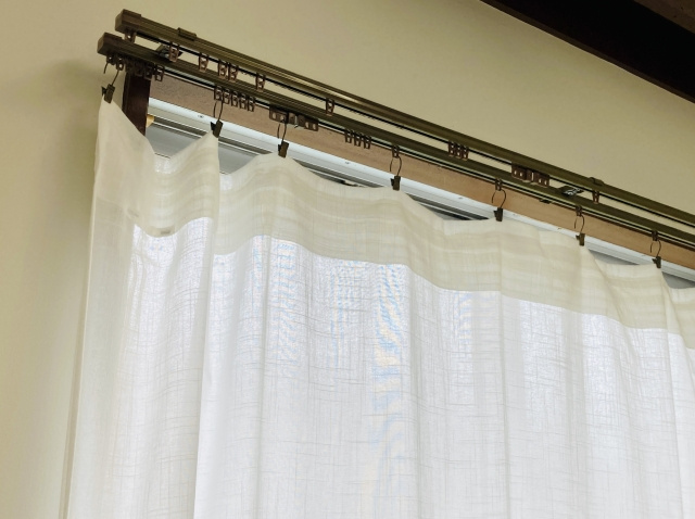 建売住宅にはカーテンレールがない？工事費用や自分で取り付ける...の画像