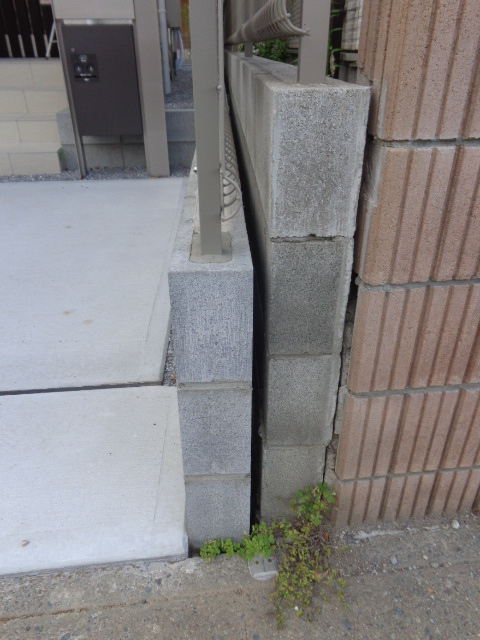 建売の塀、フェンスがない（隣の家との境界、共有）の画像