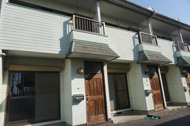 長屋式住宅とは？売却しにくい理由や売却方法についての画像
