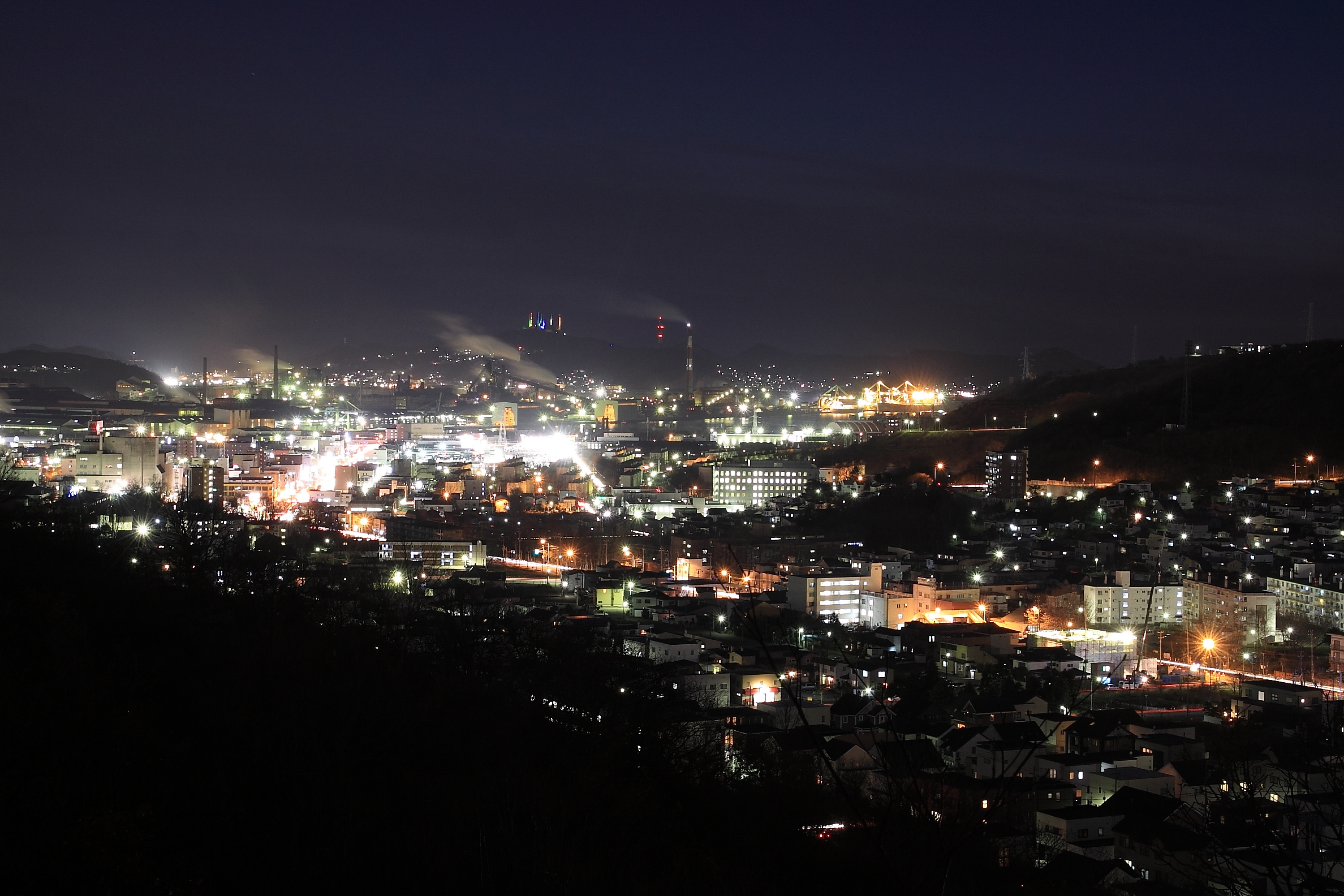 今日は「工場夜景の日」の画像