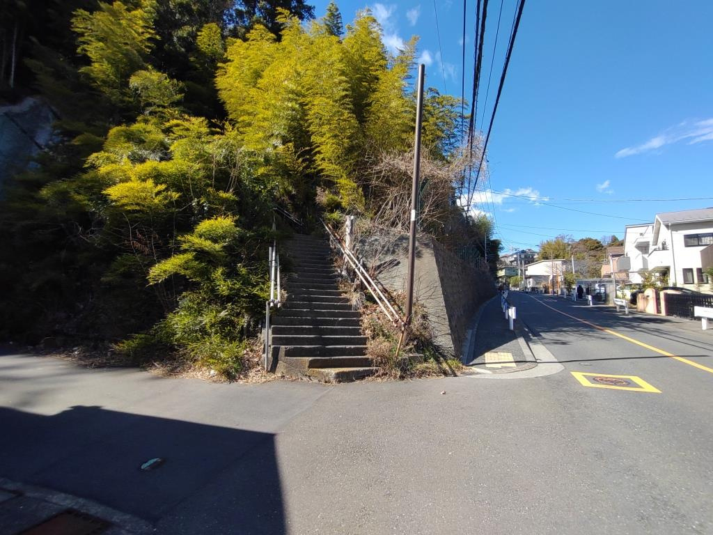 栄光坂の階段のその先に神社があったかな？｜鎌倉市玉縄　【ホー...の画像