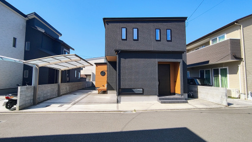 築浅中古住宅と売土地２件を掲載しました♪の画像