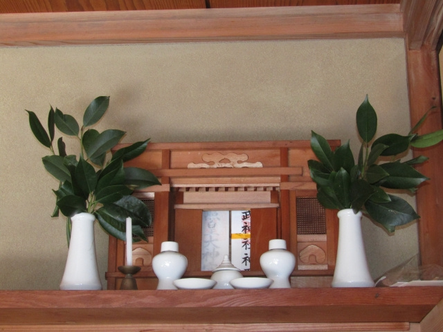 新築住宅に神棚は必要？神棚を設置するおすすめの場所や注意点も...の画像