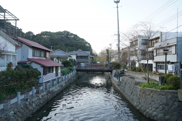 川沿いの家を売却する方法は？押さえておきたいポイントを解説の画像