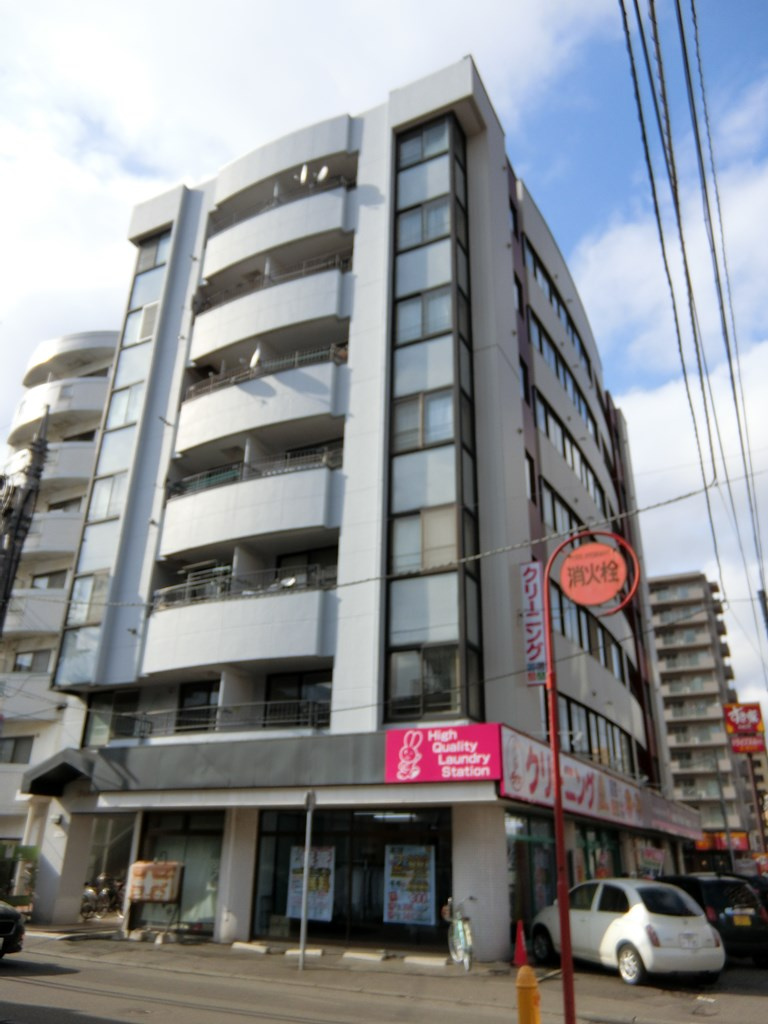 【ヴェルデ山鼻】中央区で最上階の3LDKタイプ！エアコン付き...の画像