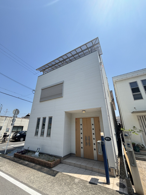 西取石の3階建て戸建の画像