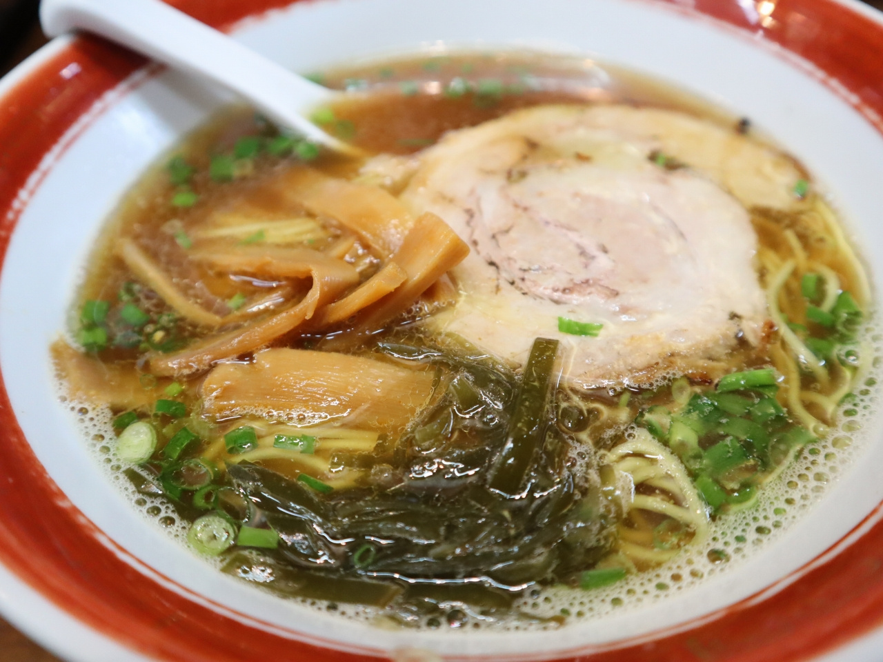 松山市東垣生にある人気の中華そば創（はじむ）で中華そばを堪能...の画像