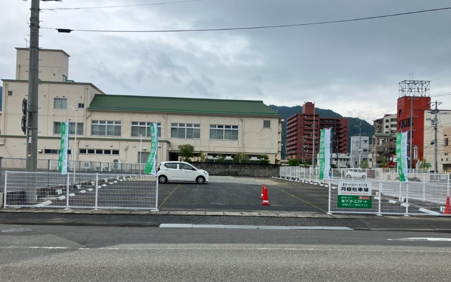 駐車場のノボリを作成し設置しました！の画像