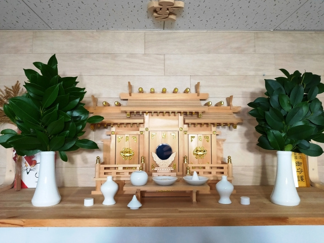 引っ越しで神棚を移動する手順とは？移動のポイントや処分方法もご紹介の画像