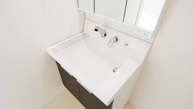 賃貸物件において洗面台の交換は可能か？交渉の可否やDIYにつ...の画像