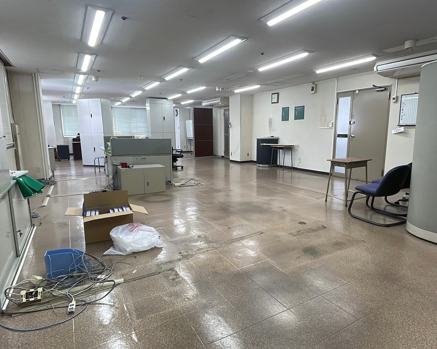 元町駅目の前の事務所居抜き物件！☆の画像