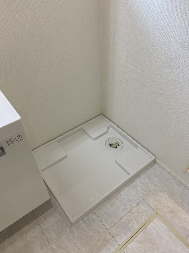 洗濯機の下に敷くアレ（建売の防水パン、洗濯機防水パン）の画像