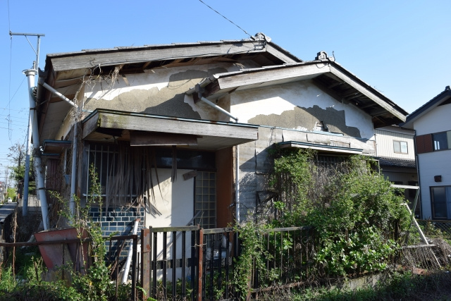 誰も住んでいない家が傷みやすい訳はなに？傷みを防ぐ方法についても解説の画像