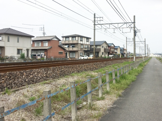 線路沿いにある家に住むデメリットは？メリットも知りたい！騒音...の画像