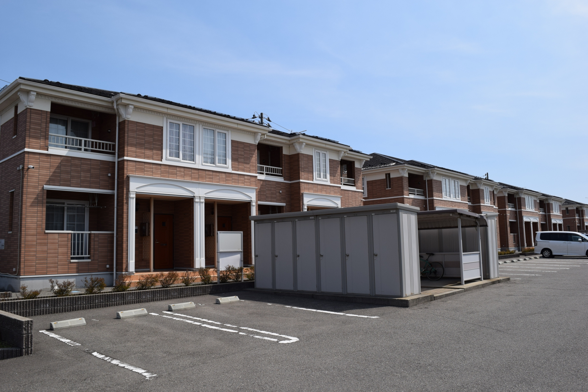 「長屋式住宅」とは？売却が難しい理由・少しでも好条件で売却す...の画像