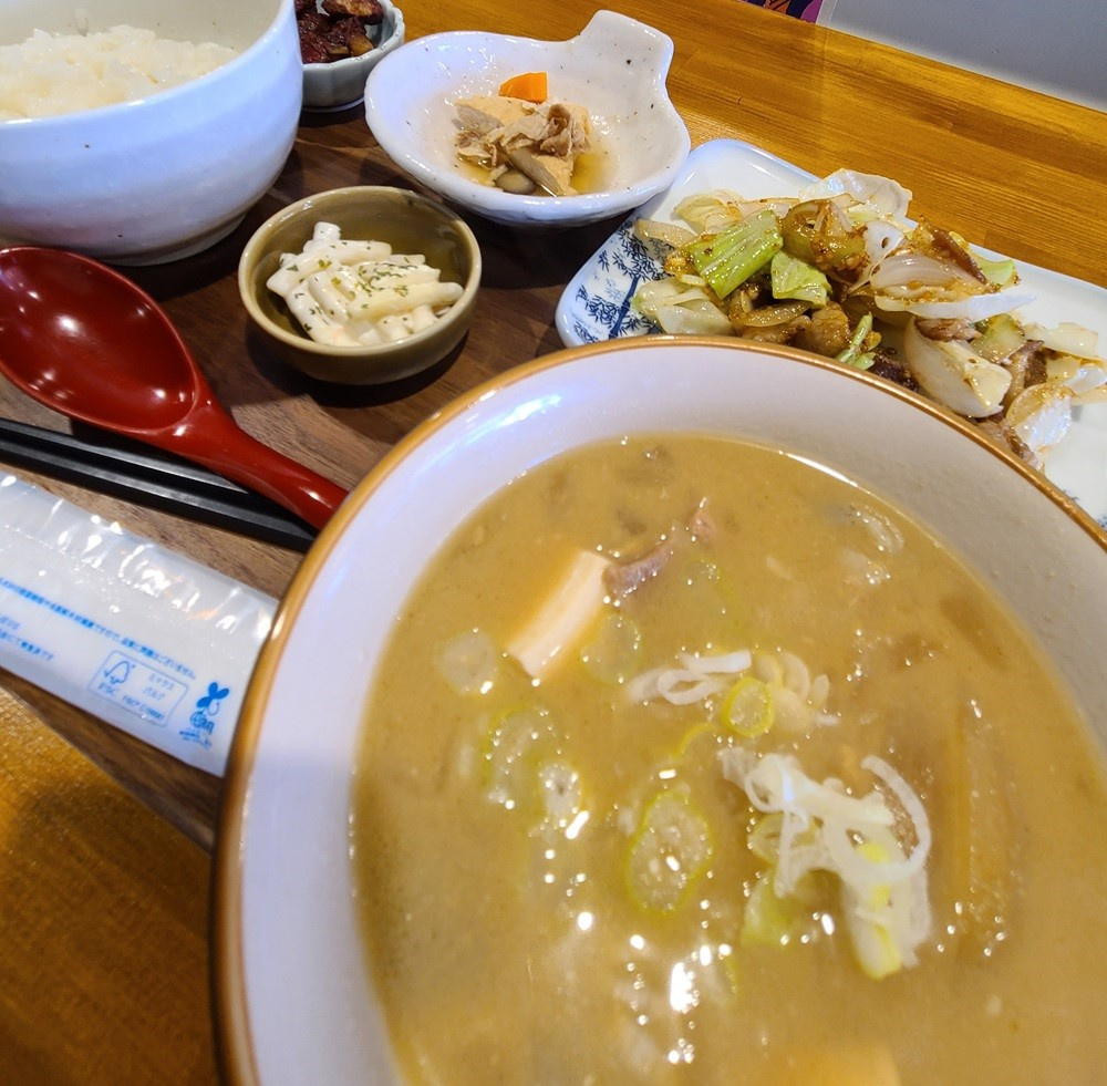 新潟市でランチ　東区『めし屋汁べえ』であったかクリーミーな豚...の画像