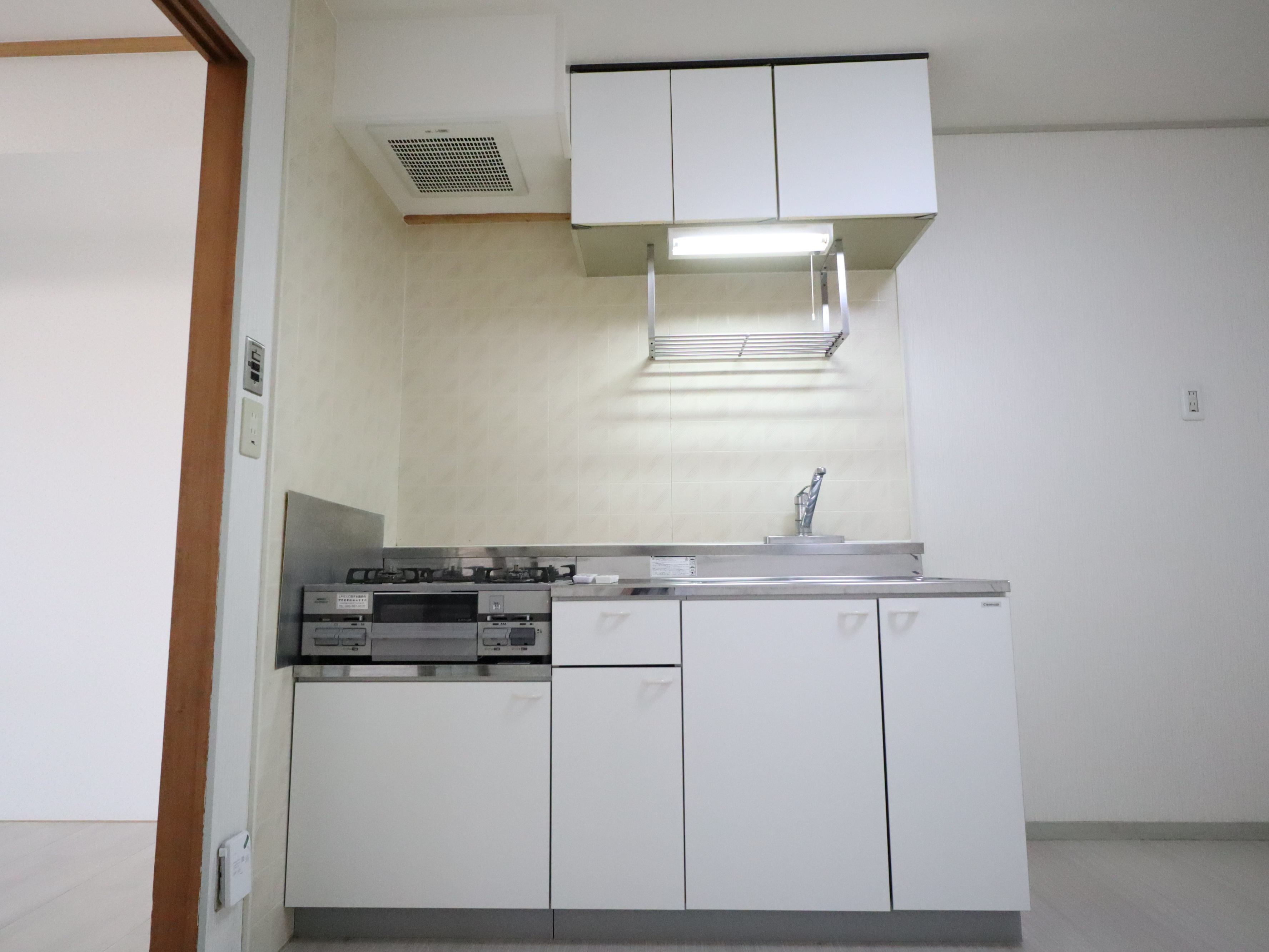 松山市久米窪田町にある３部屋すべてが洋室の３ＤＫアパート。お...の画像