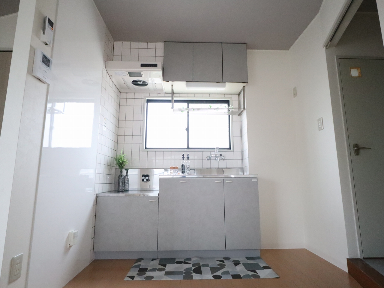 松山市束本にある、自称「全方向良い部屋」（？）の画像