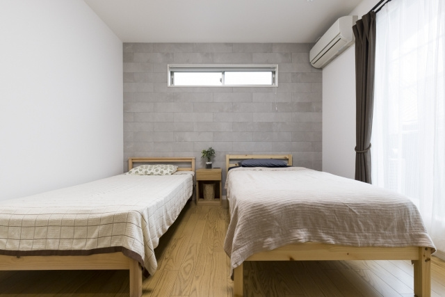 同棲で寝室別室にするメリットとは?同室にする場合の注意点もご紹介