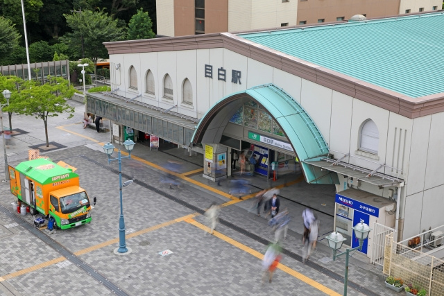 池袋駅まで約2分「目白駅」