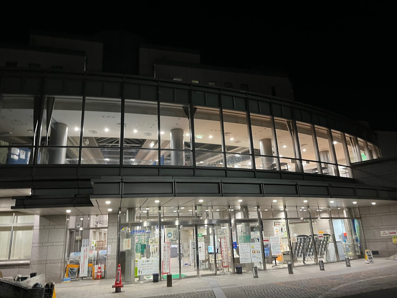 三島市にある「市立図書館」の概要と園の特徴をご紹介！！の画像