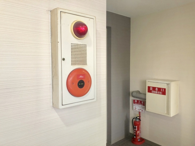 事務所における火災報知器の設置基準とは？火災報知器の種類も解説