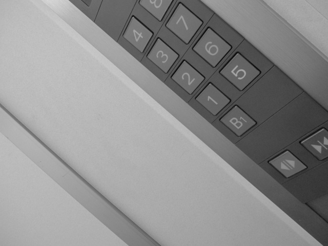 エレベーターがある物件と階段しかない物件だったらどっちが良い...の画像