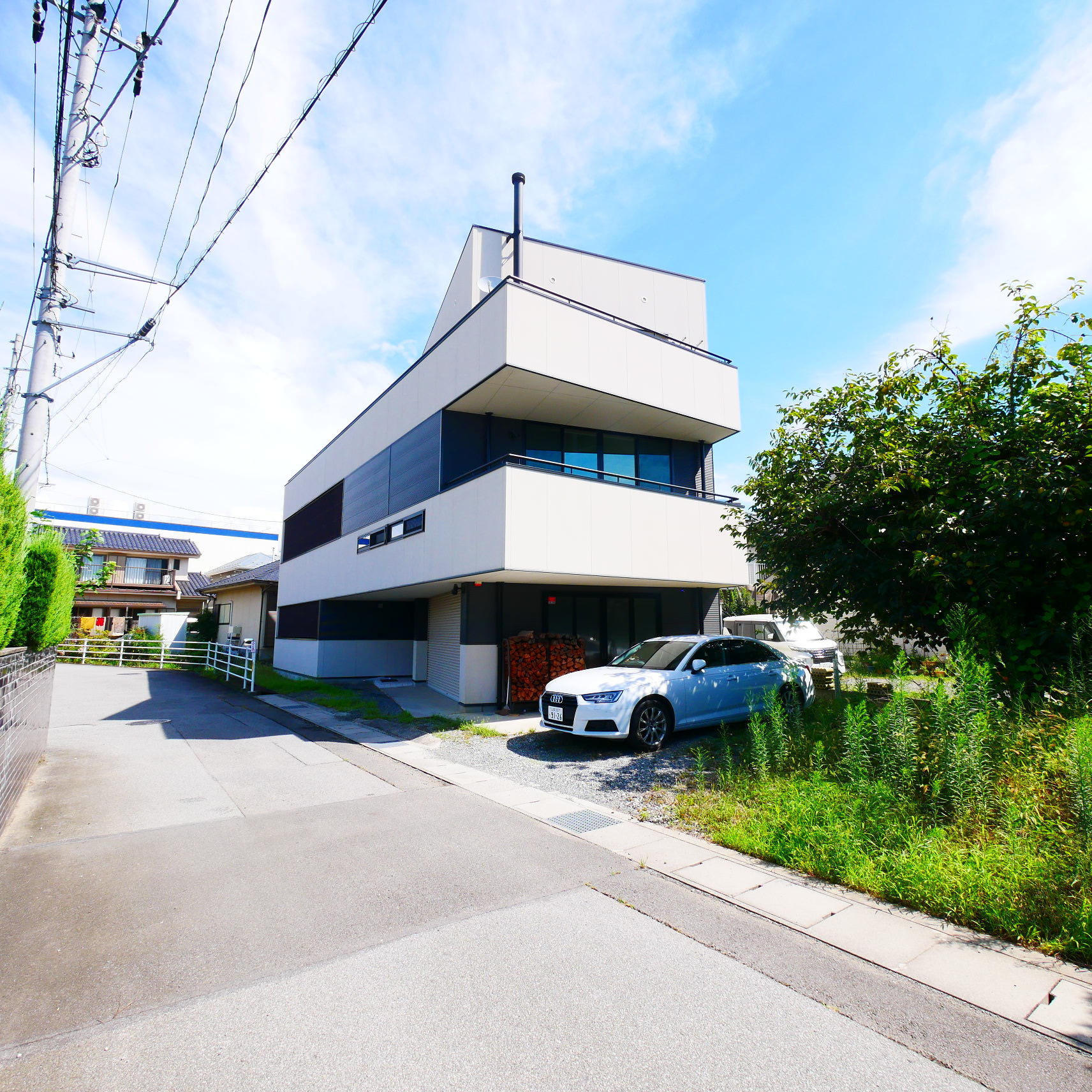 甲府市中村町の豪華鉄骨造一戸建て：広々空間と充実設備で快適な...の画像