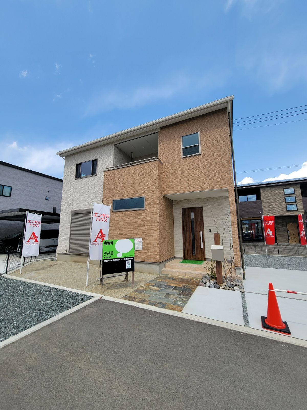 甲府市蓬沢町の新築住宅｜甲府市蓬沢　南通路・車並列3台！オー...の画像