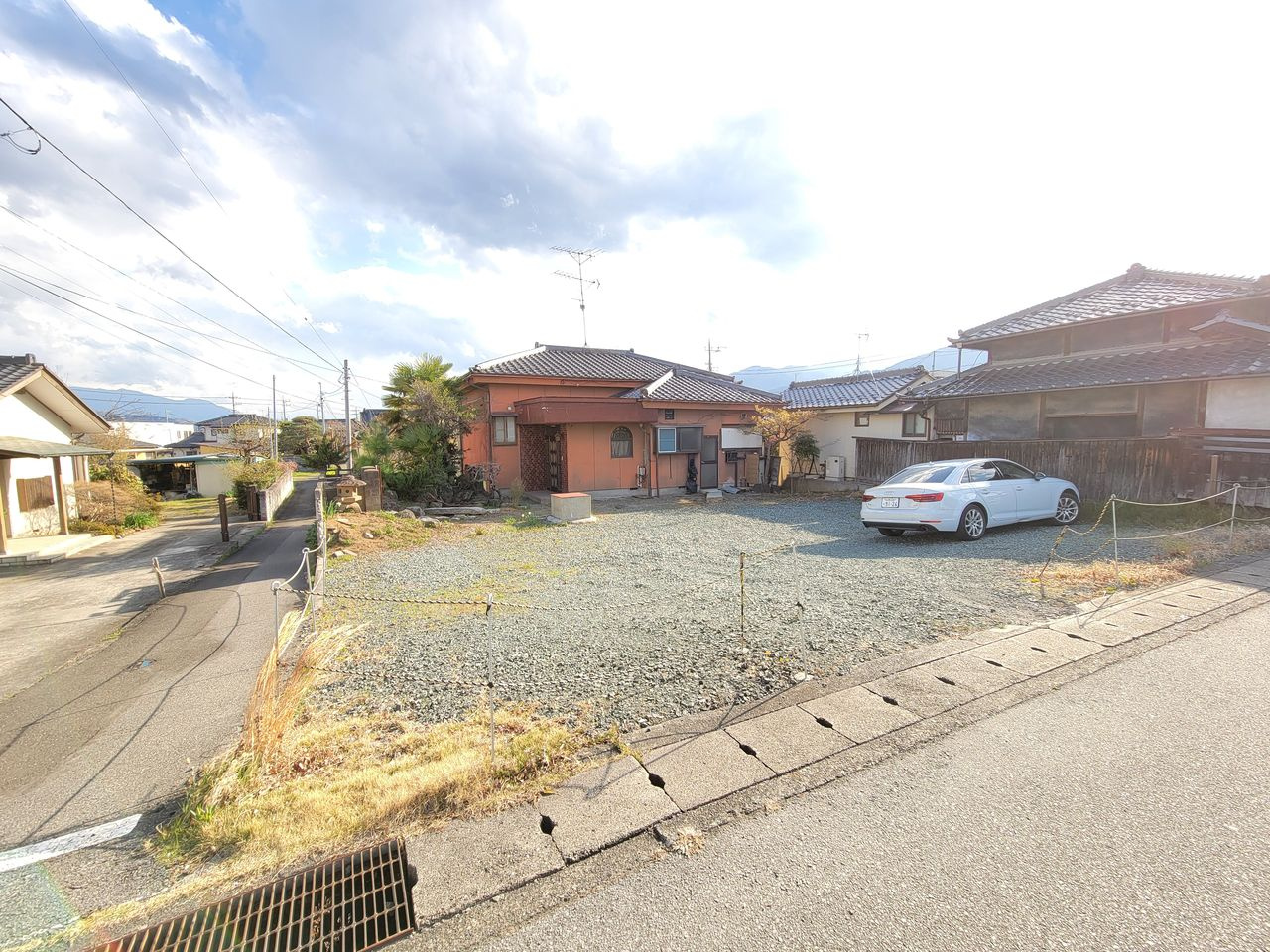 【南アルプス市小笠原 中古住宅】敷地101坪・北東角地・駐車...の画像