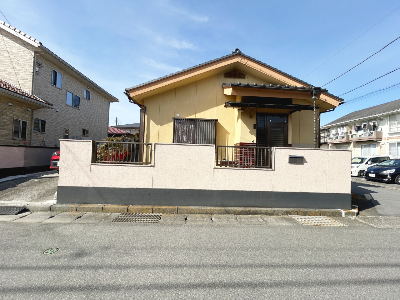【中央市東花輪】北東角地・全室リフォーム中！陽当たり抜群の2...の画像
