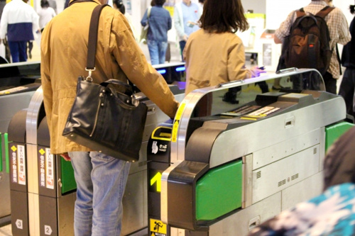 駅の改札