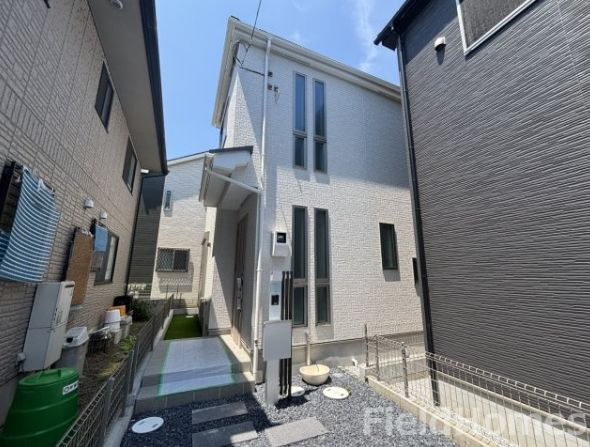 【新価格】平塚市諏訪町で新築戸建て　仲介手数料無料のフィール...の画像