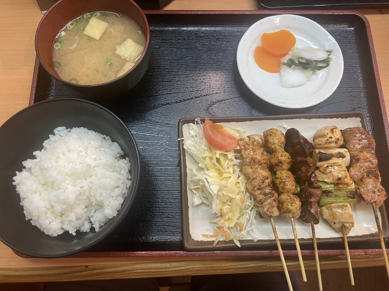 焼き鳥ランチでほっとひと息。「焼き鳥屋 鳥新」六甲道の隠れた...の画像