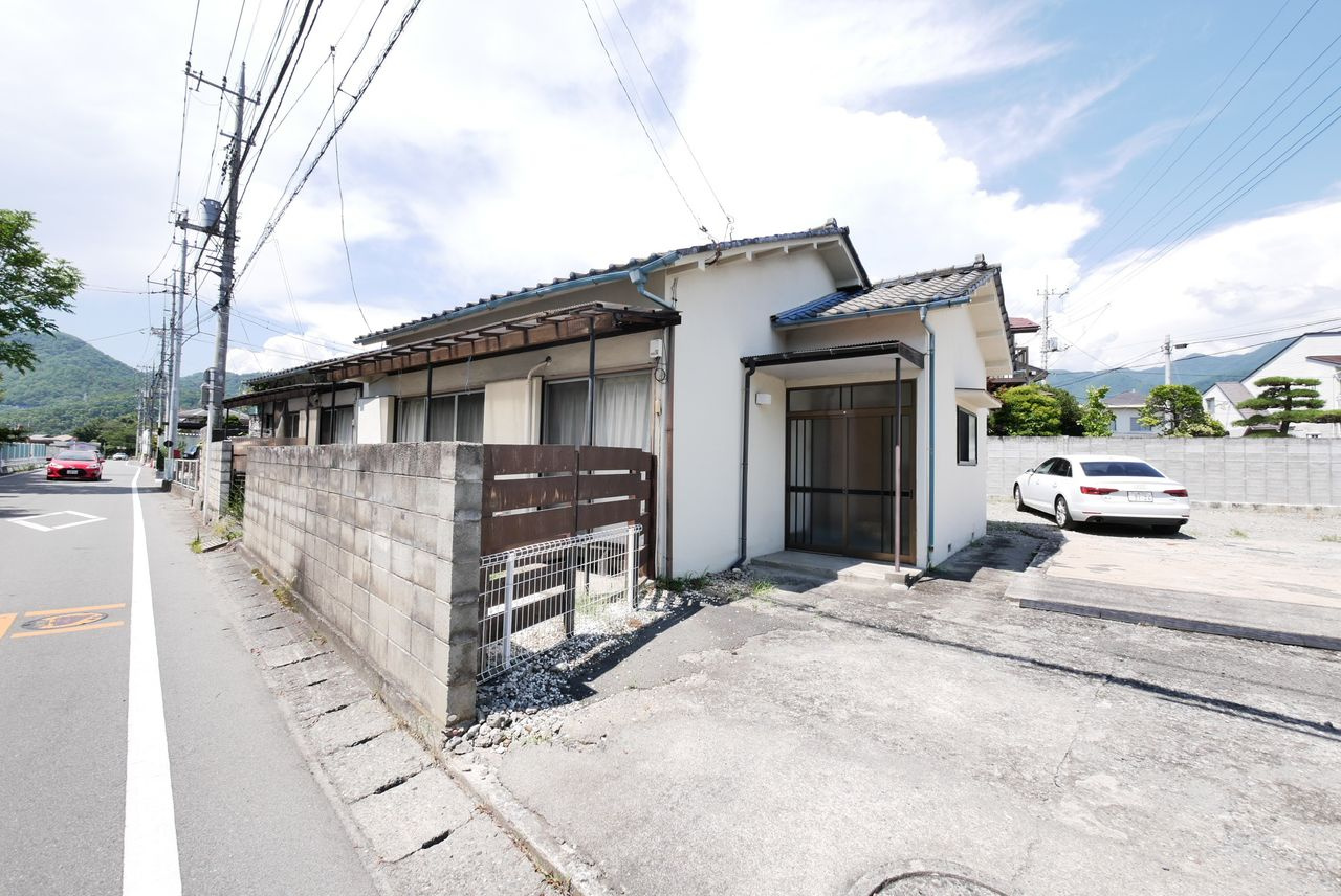 【甲府市屋形1丁目のペットOK戸建賃貸】駐車2台可・全室洋室...の画像