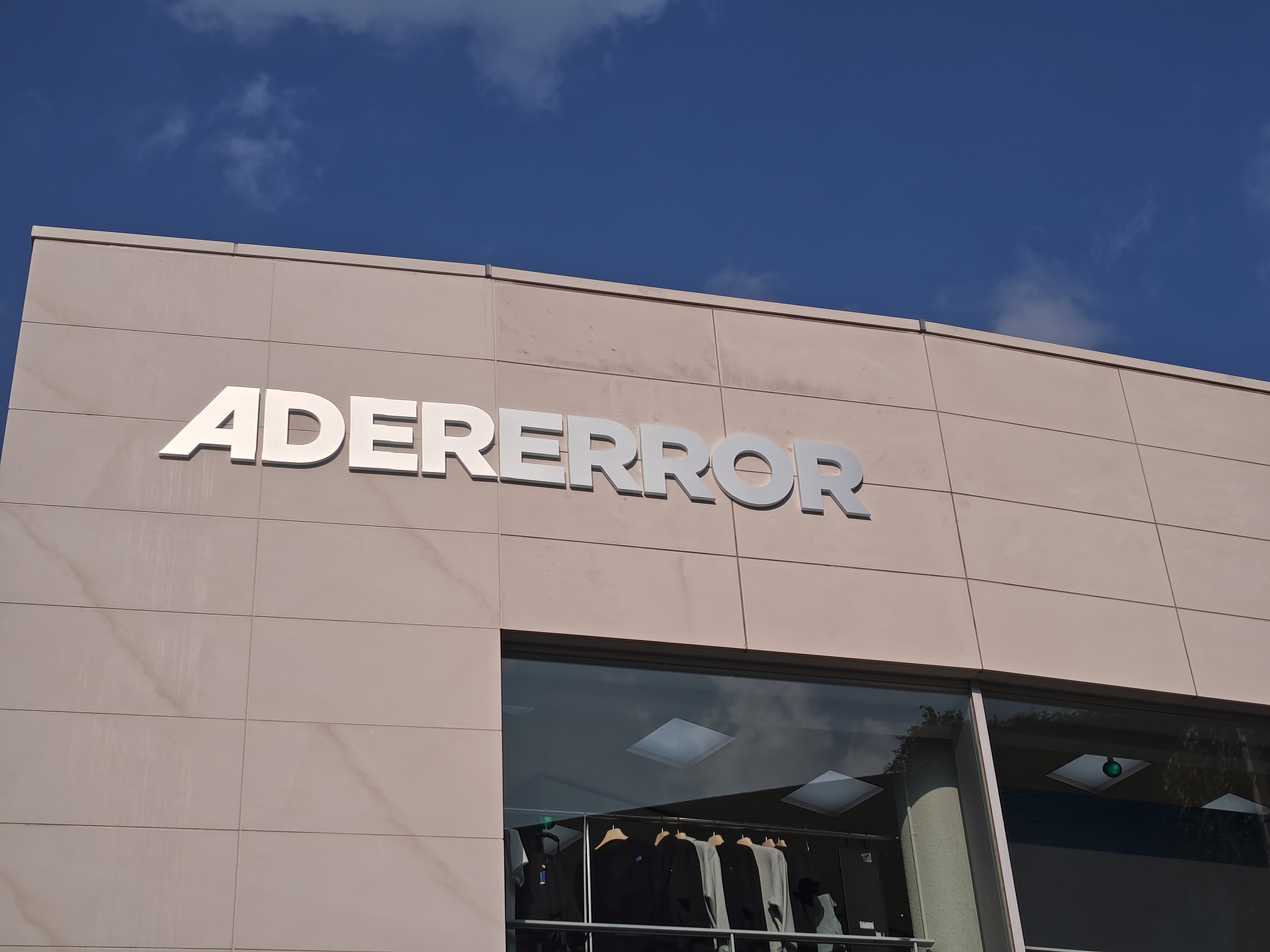 ADERERROR Tokyo Spaceの画像