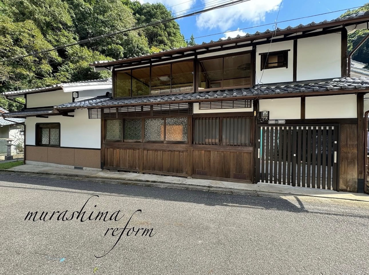 外壁塗装と玄関扉交換で見違えるように生まれ変わりました！の画像