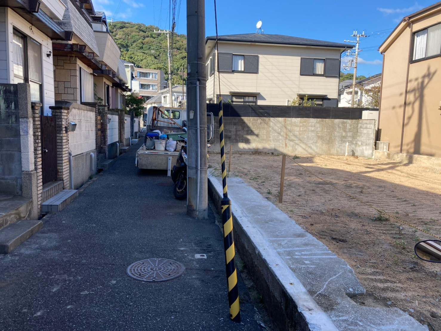 私道に花壇を置くのはNG！！だけど、実態は置いているのはなぜ...の画像