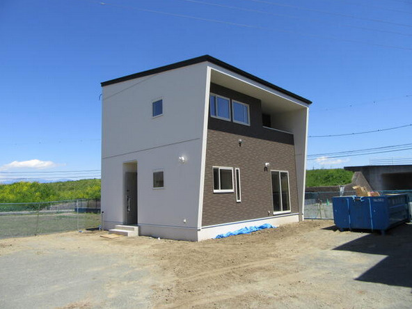 南アルプス市荊沢オール電化新築戸建｜前面道路6ｍ・車並列4台...の画像