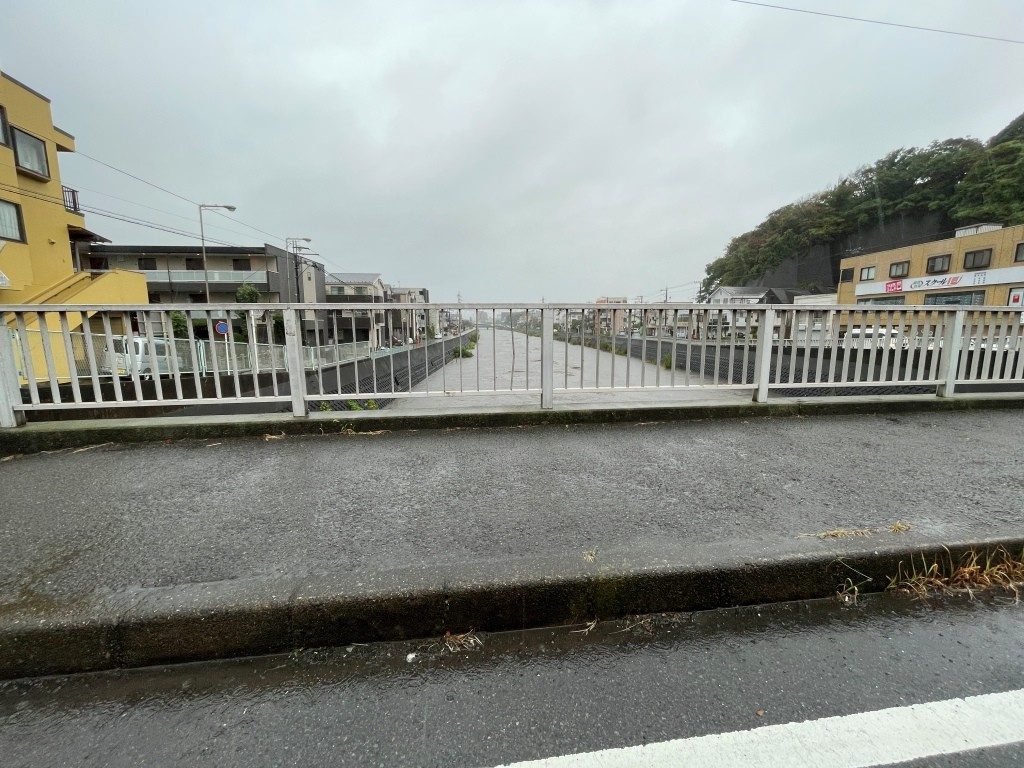 台風15号 日本列島横断で河川が増水（柏尾川）！　【ホームメ...の画像