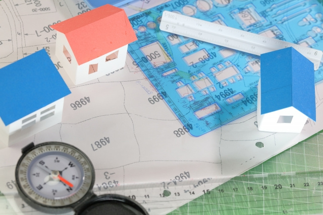 「土地の方角は暮らしやすさに影響する？各方角の特徴についても解説」の画像