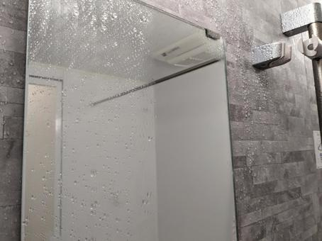 浴室の鏡、放っておくとどうなる？オーナー様に知ってほしい「鏡...の画像